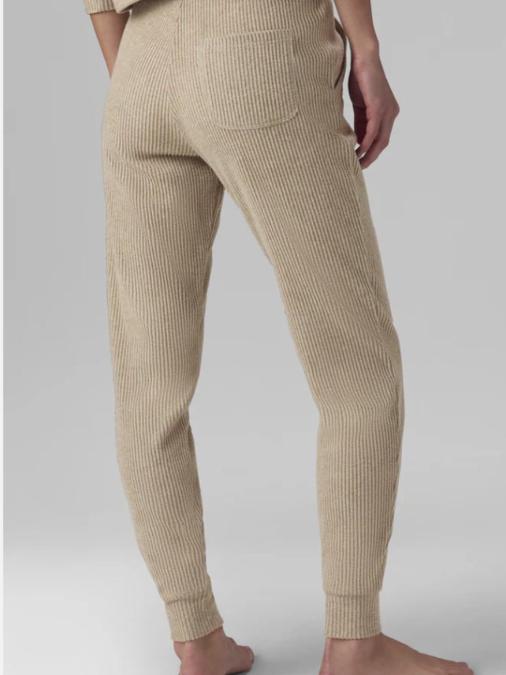 Alo Yoga Muse Sweatpant Joggers in Gravel Tan XS $118 - Picture 2 of 7
